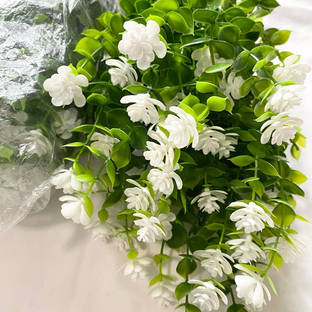 4 bunch set of artificial flowers .